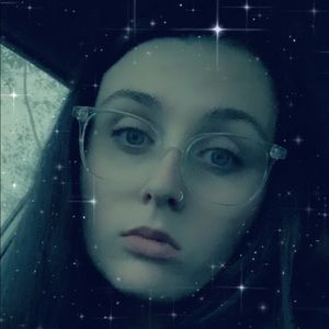 Meet your Posher, Caitlin